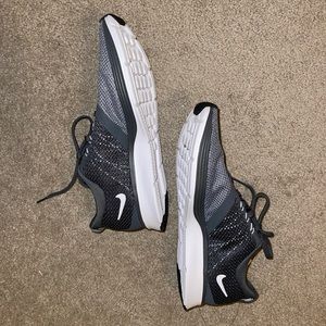 Nike Zoom Sneakers 8.5 NWT, never worn